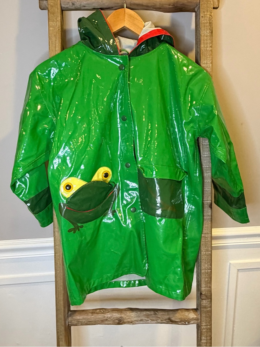 bright green Kidorable frog-themed rain coat for children Size 6/6x
